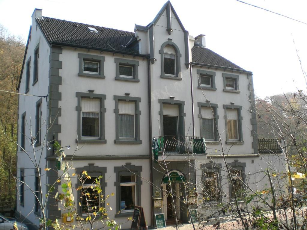 Hotel Bergische Schweiz Velbert Bagian luar foto
